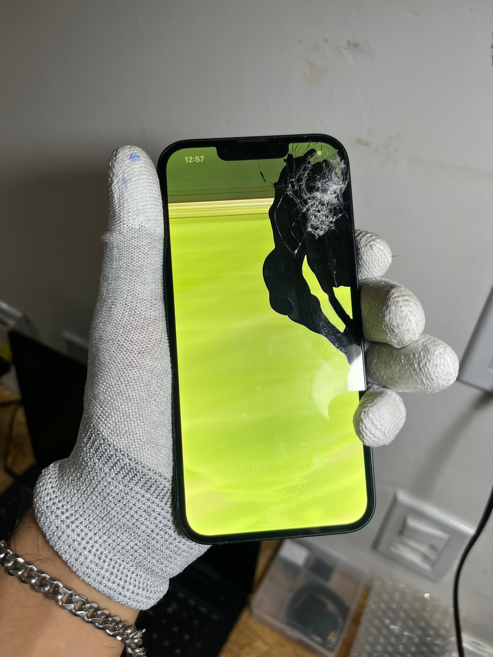 iPhone 16 Pro Max tela quebrada